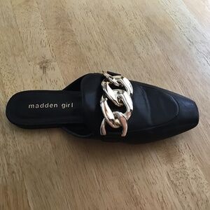 Madden‎ Girl Size 6M black mules sandals heavy gold chain Parisian chic